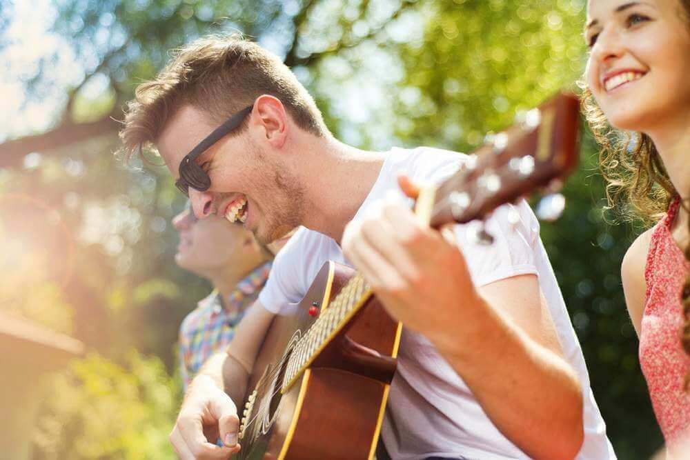 beginningstreatment-can-i-laugh-at-my-addicted-past-article-photo-group-of-happy-friends-with-guitar-having-fun-outdoor-212621356