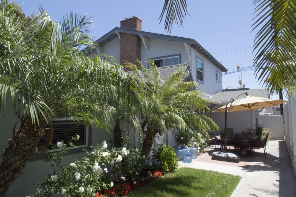 Beginnings-Treatment-Center-Southern-California-Beach-with-Palm-Trees-177485633