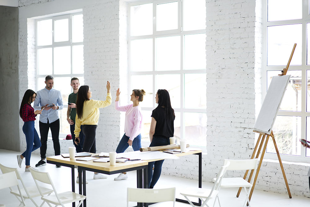 beginningstreatment-what-is-smart-recovery-article-photo-group-of-people-feeling-exciting-together-during-therapy-619264274