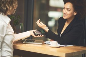 beginningstreatment-paying-for-rehab-photo-mixed-race-woman-using-smartpay-on-her-smart-watch-572586475