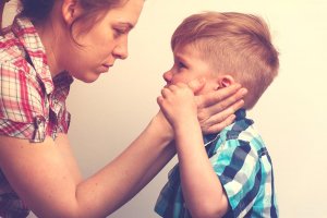 beginningstreatment-how-to-deal-with-the-grief-of-a-loved-ones-overdose-article-photo-young-mother-comforting-her-little-crying-child-652779184