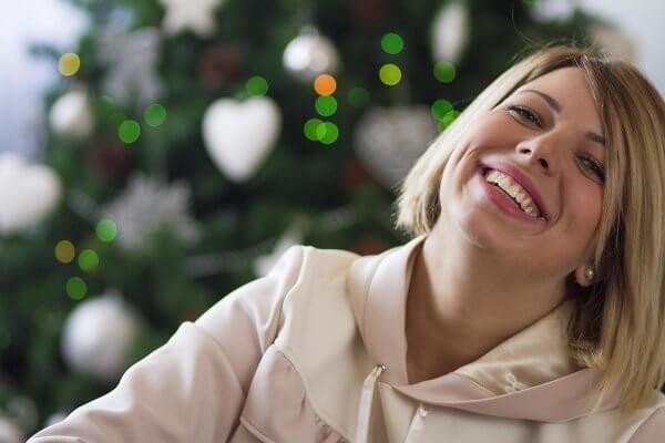 beginningstreatment-im-alone-can-stay-sober-holidays-article-photo-young-woman-celebrating-christmas-alone-730522333